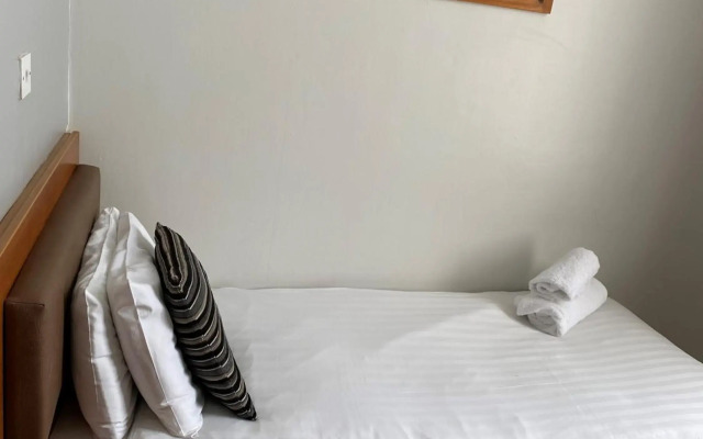 Whites Hotel
