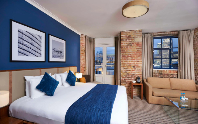 Отель a&o London Docklands Riverside