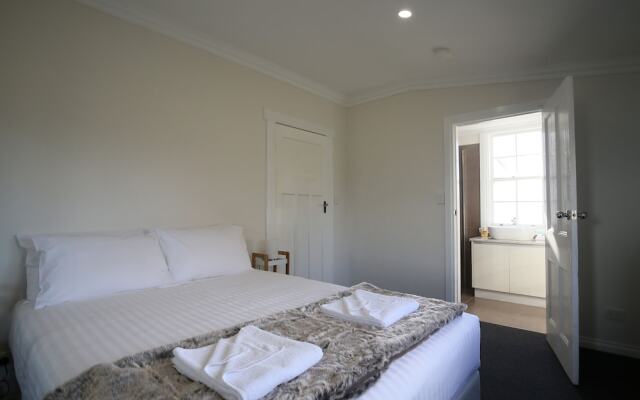 Leichhardt Farm Cottages