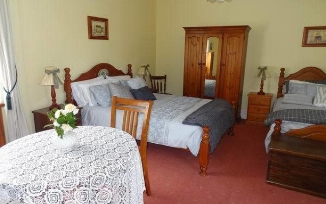 Maple Hill Cottage – Guest Rooms – Castle Forbes Bay