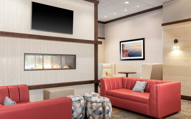 Hampton Inn & Suites Madison / Downtown