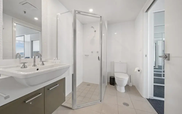 Glorious Central Canberra 1-bed With Pool & Sauna