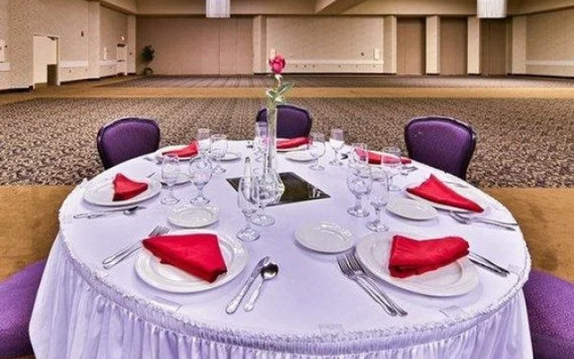 Rodeway Inn & Suites & Conference Center