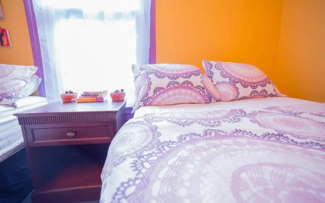International Travelers House Hostel \- Downtown San Diego Little Italy.