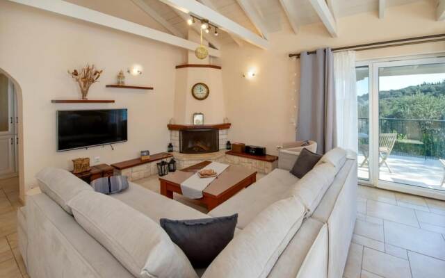 Maritina Villa - 2 BR House Surrounded by Olive Groves