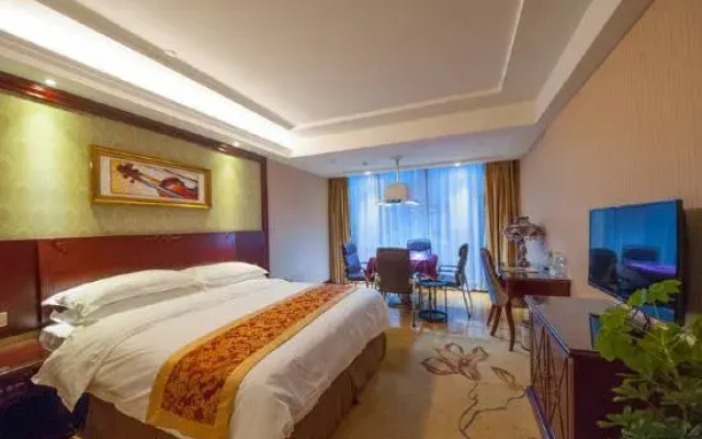Vienna Hotel (Taixing Gulou Xintiandi Sports Center)