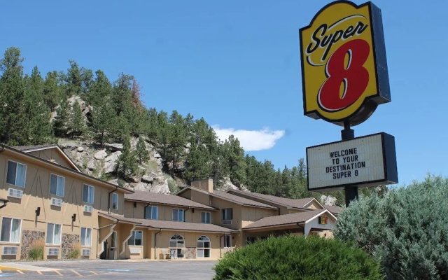 Super 8 Custer/Crazy Horse Area