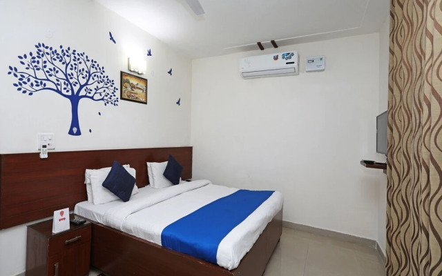 Kumars Hotel by OYO Rooms