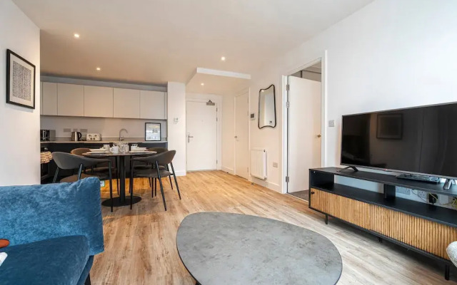 Waterside Flat in Central Leeds