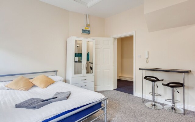 Restful Apartment in Coventry Near Fargo Village