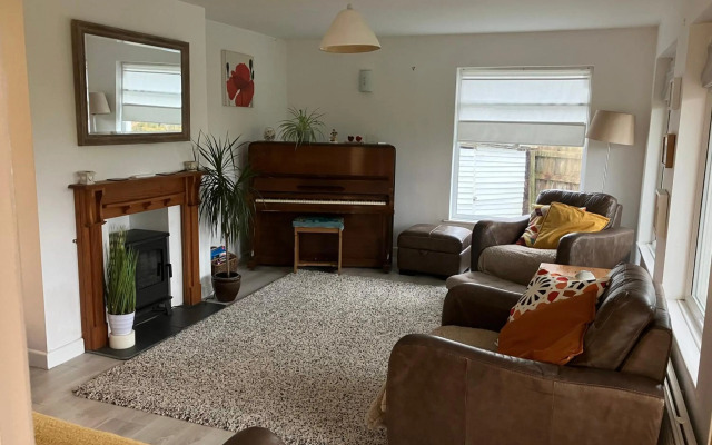 Entire house near beaches, footpaths and shops