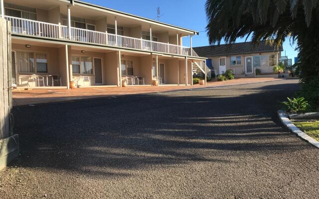 Holiday Lodge Motor Inn