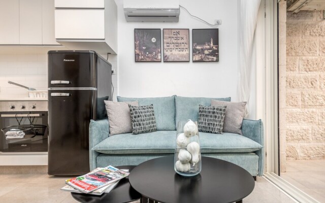 One BDR with a Huge Terrace