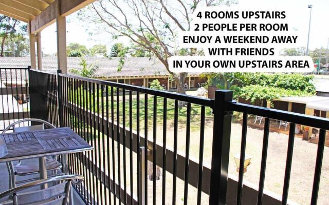 The Glades Country Club Motor Inn