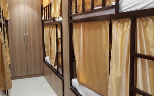 Golden Dormitory - Hostel