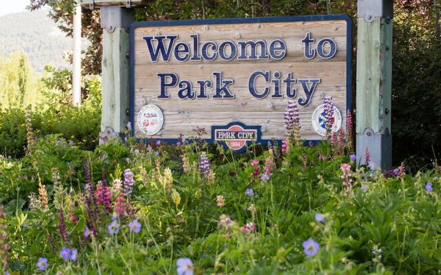 Woodside 207 4 Bedroom Home by RedAwning