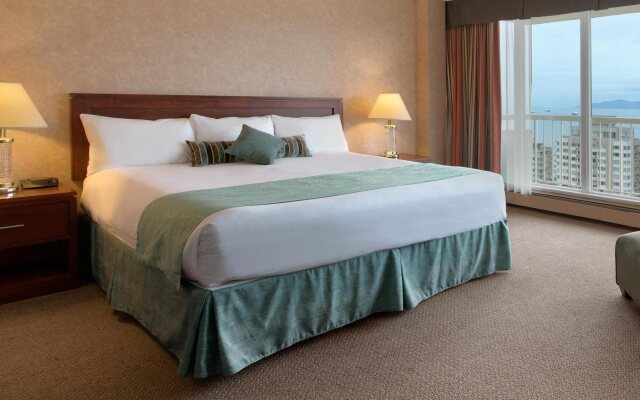 Coast Plaza Hotel & Suites