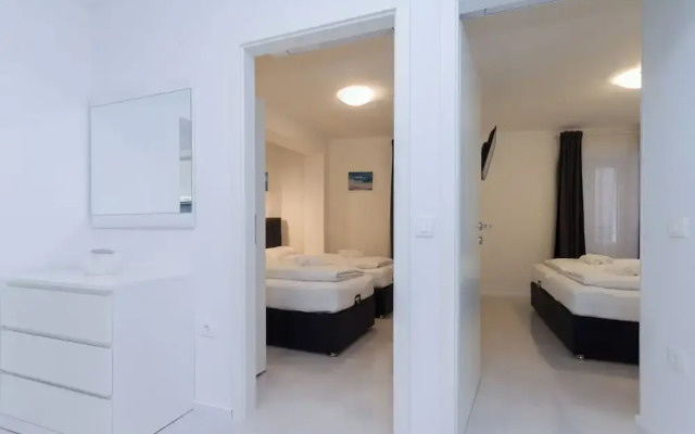 Premium City Center Apartment Tartini 1