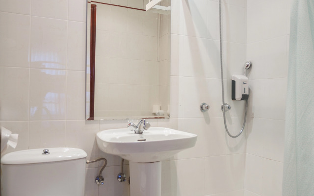 Moon Hostel Bio