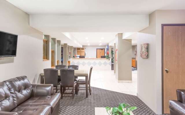 Super 8 by Wyndham Redding