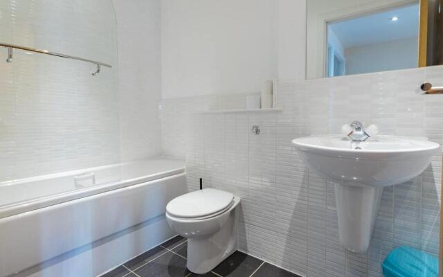 Modern 2 bed apartment, next to Hydro and SECC!