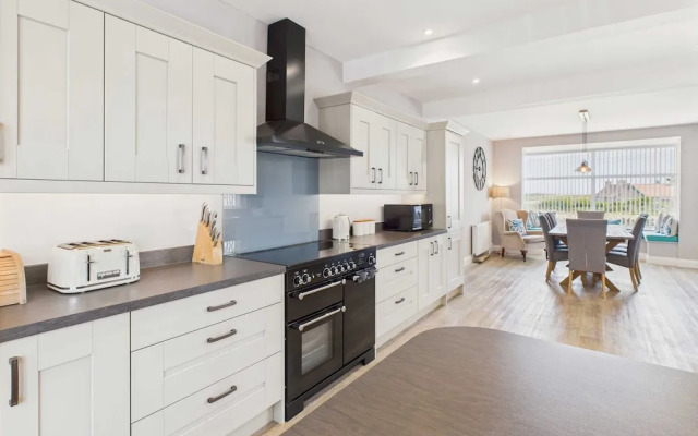 Host Stay Chirnells