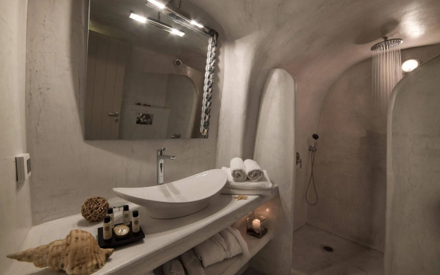 Kima Oia Suites