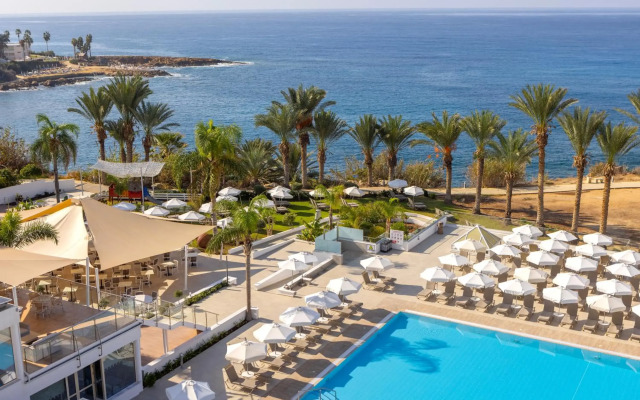 Queen's Bay Hotel