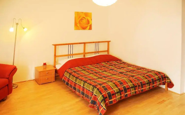 Alexandra Old town square apartments - up to 23pax