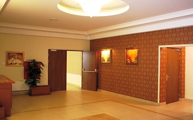 Korona Palace