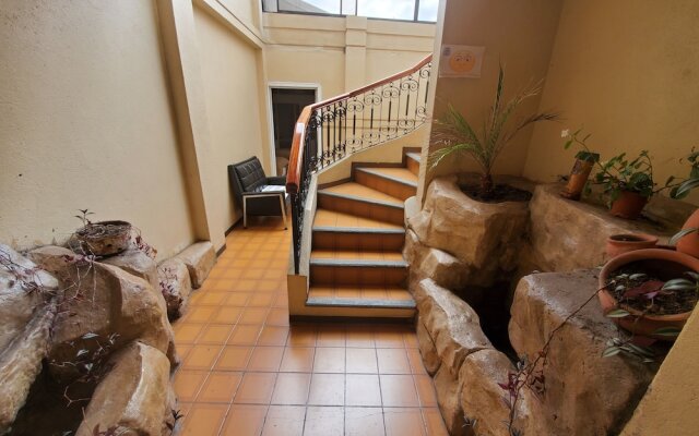 Mariscal Inn & Suites