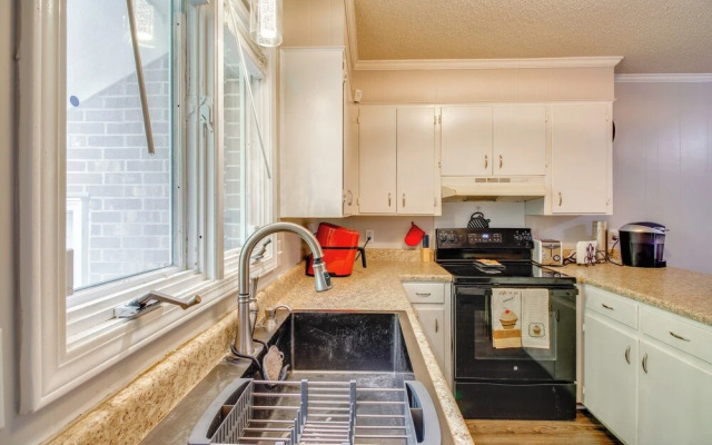 Easy Access to I-77 & I-20: Columbia Duplex!
