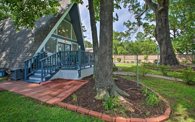 Deck, Boat Slip + Views: Lake Hamilton Cabin!
