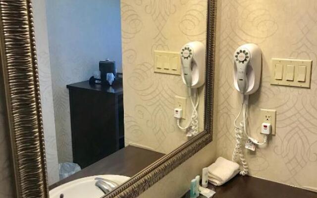 Festival Courtyard Inn