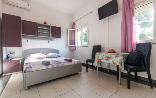 Studio apartments Zloic in Krvavica