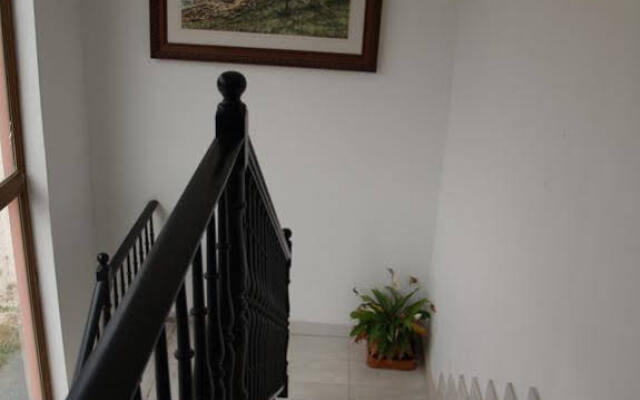 La Casa Abajo