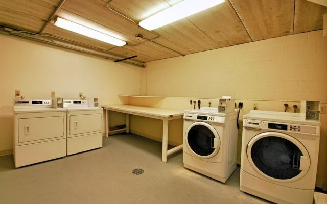 Econo Lodge Inn & Suites Groton