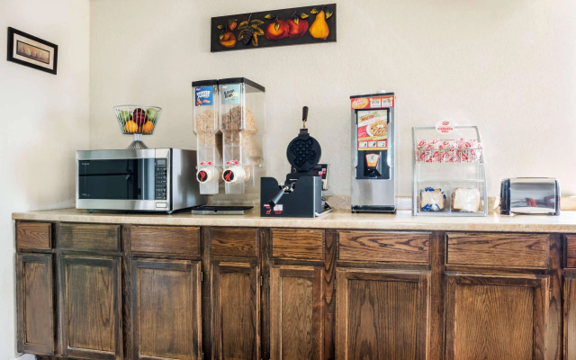 Hill Country Inn & Suites
