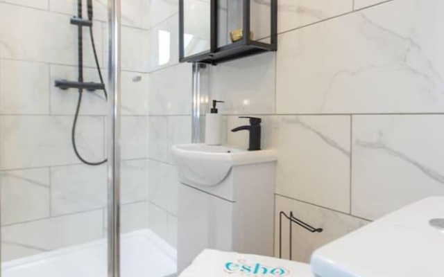 All Ensuite,smarttvs,garden,20 Mins to Nec,parking