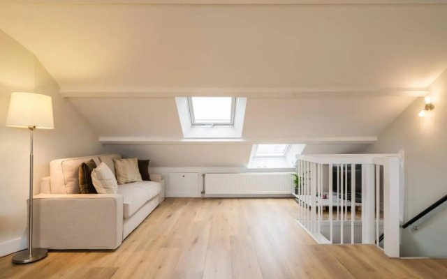 Beautiful penthouse near Rai and centre