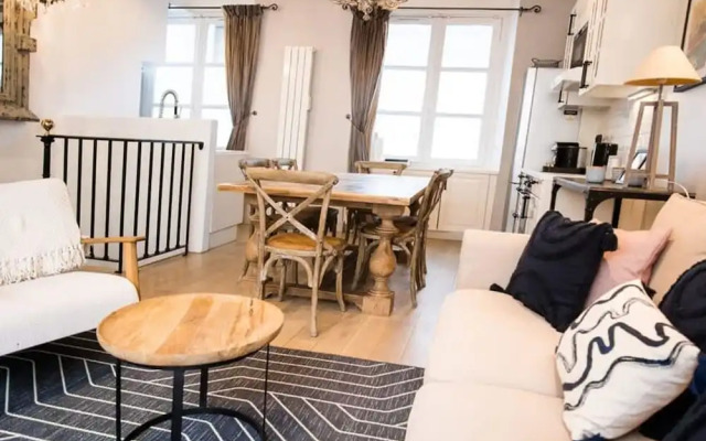 Classy Bourgeois Chic 2 Bedroom Apt in Le Marais