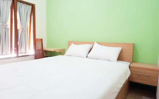 Wisma Handayani Syariah by OYO Rooms
