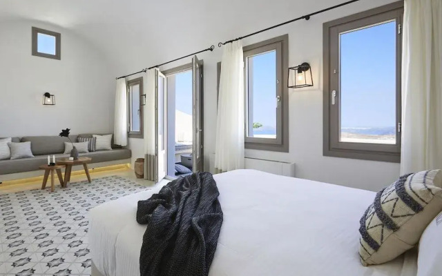 White and Co. La Torre Suites