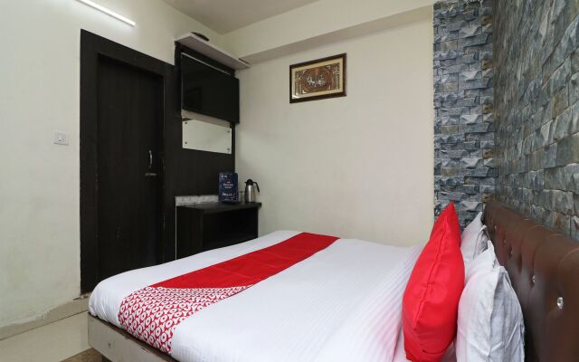 OYO 8219 Hotel Manan