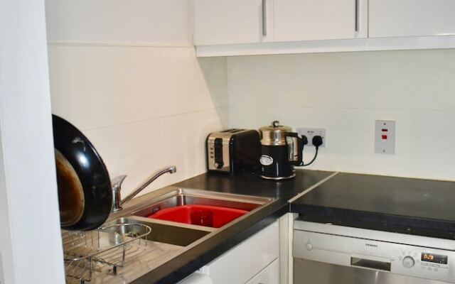 Trendy 2 Bedroom Apartment Near City Centre