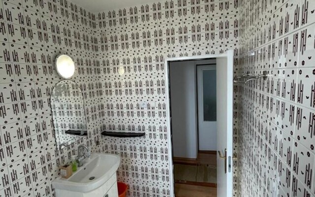 Beautiful 4 Bedroom House With a Relaxing Garden