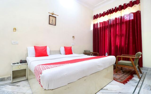 OYO 24073 Hotel Hari Darshan