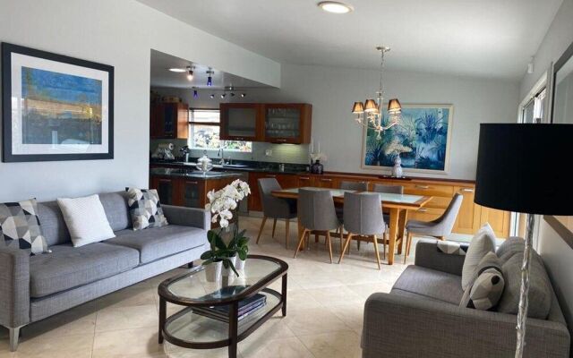 Charming 4-bed Villa in Malibu