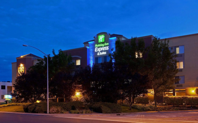 Holiday Inn Express Suites Belmont by IHG