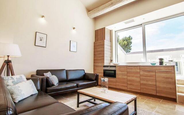 Charming Apartment in Villesèque-des-Corbières with Jacuzzi